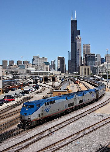 amtrak-train-approaching-union-station_chicago